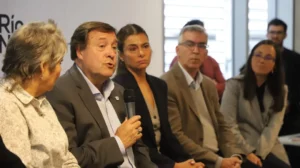 1748365851_3e5fe906cb583584d372