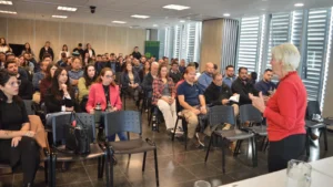 1750269907_683ae7cd0c6438349759