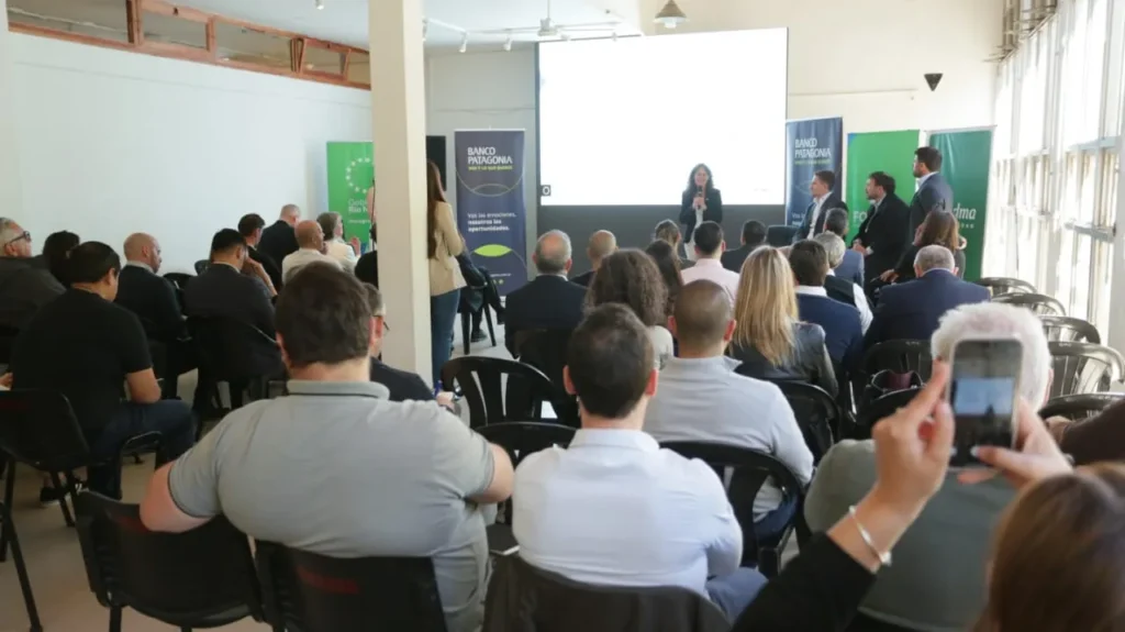 1760963737_51c2079bab8eb4f7a06b