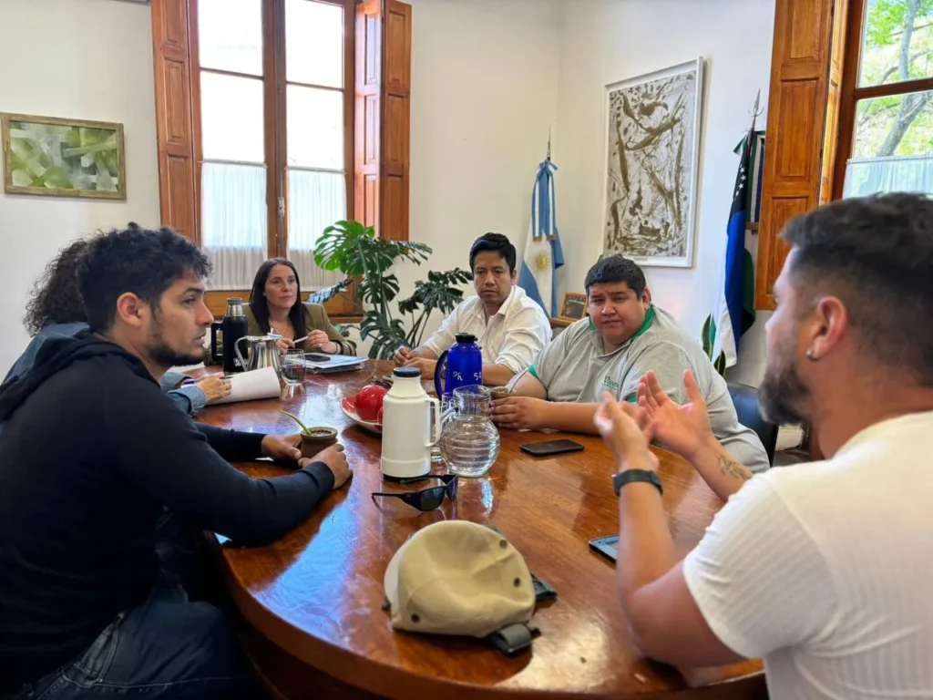 photo_4942831944483933163_y1