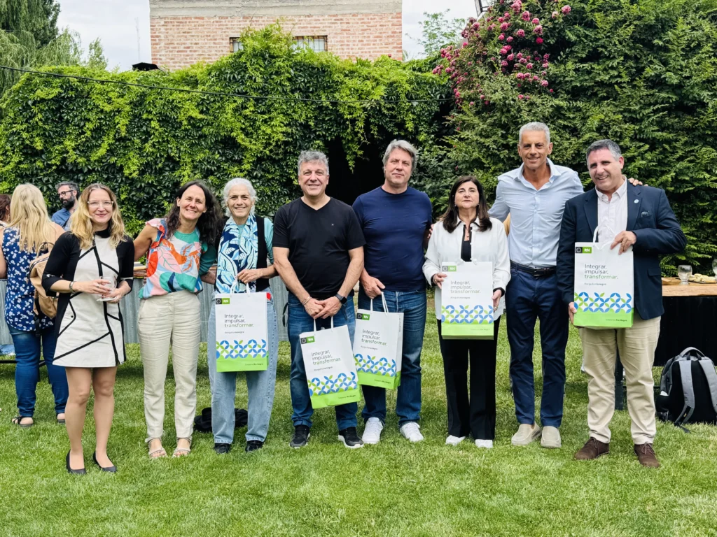 1764508555_8b20f6d687ef65dee794