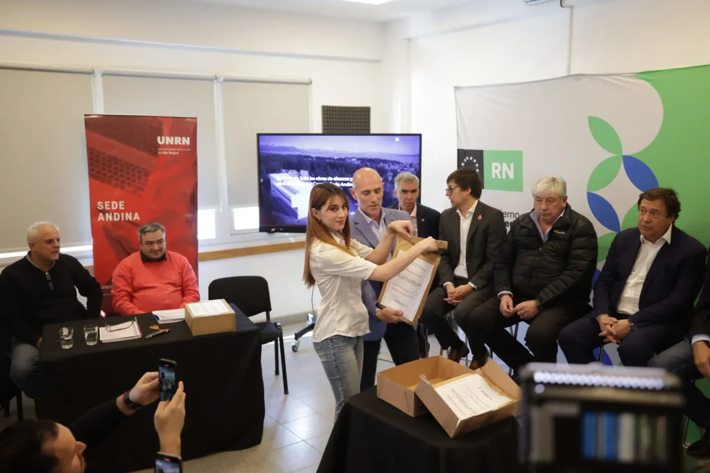 1765898532_9879bbd28111d2f82197